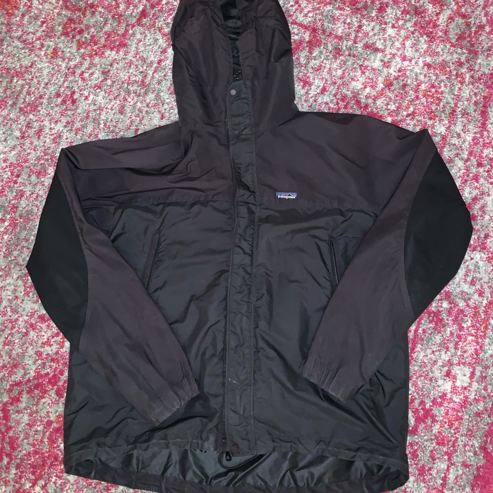 COPY - Large Men’s Patagonia rain jacket in Black
